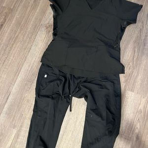 Black large scrub SET